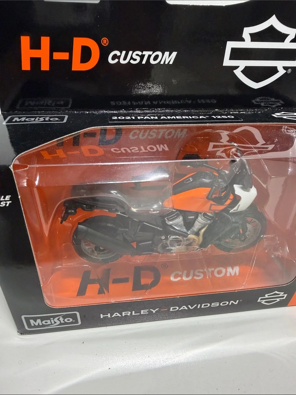 Maisto Harley-Davidson H-D Custom Orange Die-Cast Toy Motorcycle